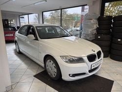 Weiß Gebraucht 2011 BMW 318 Comfort Edition Limousine | 3.490 € (Superpreis)
