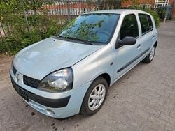 Silber Gebraucht 2002 Renault Clio II Limousine | 1.400 € (Fairer Preis)