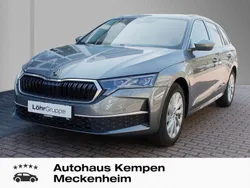 Graphitegrau metallic Gebraucht 2024 Skoda Octavia Selection Kombi | 30.650 € (Guter Preis)