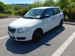 Weiß Gebraucht 2009 Skoda Fabia Kleinwagen | 2.200 € (Fairer Preis)