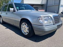 Silber Gebraucht 1994 Mercedes E220 Limousine | 19.990 €