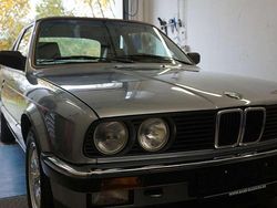 Blau Gebraucht 1986 BMW 318 Cabrio | 9.999 €