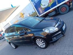 Schwarz Gebraucht 2005 Opel Zafira Van / Kleinbus | 1.200 €