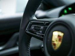 Grün Gebraucht 2025 Porsche Taycan 4S Cross Turismo Limousine | 129.900 €