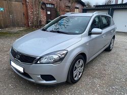 Grau Gebraucht 2010 Kia Ceed Kleinwagen | 2.990 € (Guter Preis)