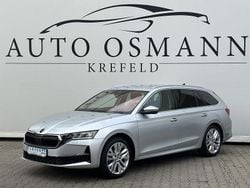 Brilliantsilber metallic Gebraucht 2024 Skoda Octavia Selection Kombi | 29.500 € (Superpreis)