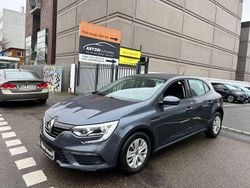 Titangrau Gebraucht 2016 Renault Mégane IV Life Kleinwagen | 7.999 € (Guter Preis)