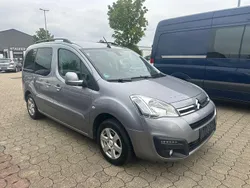 Grau Gebraucht 2016 Citroën Berlingo SELECTION Van / Kleinbus | 7.999 € (Fairer Preis)