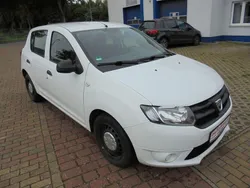 Weiß Gebraucht 2014 Dacia Sandero Essentiel Kleinwagen | 3.480 € (Fairer Preis)