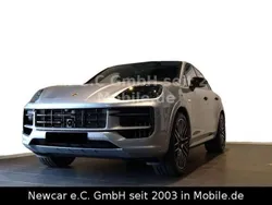 Silbermetallic Gebraucht 2024 Porsche Cayenne SUV | 126.735 € (Fairer Preis)