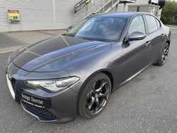 Grau Gebraucht 2017 Alfa Romeo Giulia Veloce Limousine | 24.500 € (Fairer Preis)