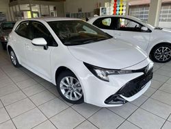 Weiß Gebraucht 2023 Toyota Corolla Comfort Limousine | 25.900 € (Fairer Preis)