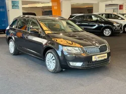 Schwarz Gebraucht 2016 Skoda Octavia Ambition Kombi | 13.650 € (Fairer Preis)