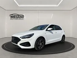 Weiß Gebraucht 2020 Hyundai i30 Trend Limousine | 17.450 € (Fairer Preis)