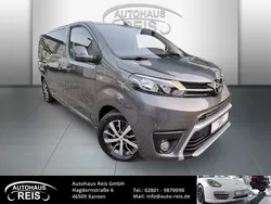 Grau Gebraucht 2022 Toyota Proace Team Van | 32.450 € (Guter Preis)