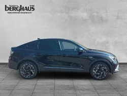 Onyx schwarz metallic Gebraucht 2024 Renault Arkana SUV | 33.490 € (Teuer)