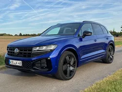 Blau Gebraucht 2024 VW Touareg R-line SUV | 64.490 € (Teuer)