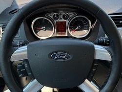 Weiß Gebraucht 2011 Ford Kuga SUV | 9.500 € (Etwas zu teuer)