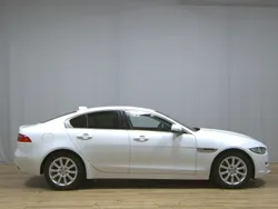 Fuji white Gebraucht 2018 Jaguar XE Pure Limousine | 12.780 € (Superpreis)