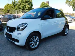 Karosserie in white Gebraucht 2017 Smart ForFour Basis Kleinwagen | 7.499 € (Fairer Preis)