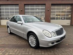 Silber Gebraucht 2003 Mercedes E220 Limousine | 2.300 € (Fairer Preis)