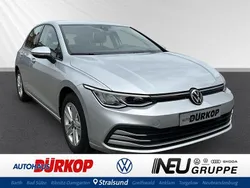 Silber Gebraucht 2022 VW Golf VIII Life Limousine | 19.900 € (Guter Preis)