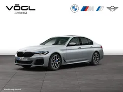 Grau Gebraucht 2021 BMW 545e M Sport Limousine | 39.890 € (Fairer Preis)