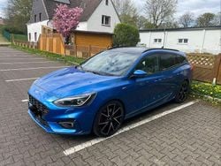Blau Gebraucht 2018 Ford Focus ST-Line X Kombi | 14.450 € (Guter Preis)