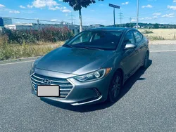Grau Gebraucht 2018 Hyundai Elantra Limousine | 11.900 €