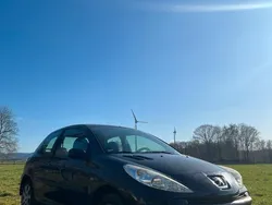 Grau Gebraucht 2009 Peugeot 206+ Kleinwagen | 500 € (Guter Preis)