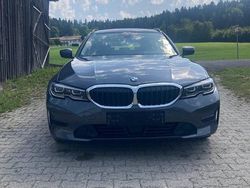 Grau Gebraucht 2021 BMW 318 Advantage Kombi | 17.999 € (Fairer Preis)