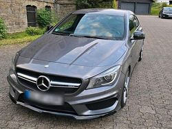 Grau Gebraucht 2015 Mercedes CLA45 AMG Shooting Brake AMG Kombi | 28.000 € (Teuer)