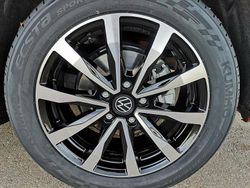 Monosilber met. / energetic orange met. Neu 2025 VW T7 Edition Van | 66.490 €