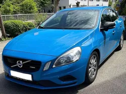 Blau Gebraucht 2013 Volvo S60 R-Design Limousine | 15.990 €