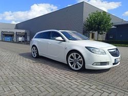 Weiß Gebraucht 2010 Opel Insignia Sport Kombi | 7.700 €