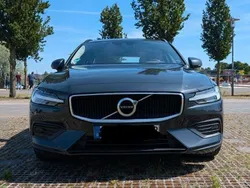 Schwarz Gebraucht 2019 Volvo V60 Momentum Kombi | 20.990 € (Fairer Preis)
