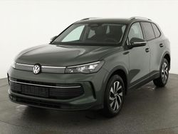 Cipressino grün metallic Neu 2025 VW Tiguan Life SUV | 41.495 € (Fairer Preis)