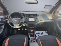 Orange Gebraucht 2016 Hyundai i20 Active Limousine | 10.990 € (Etwas zu teuer)