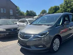 Grau Gebraucht 2017 Opel Zafira Innovation Van / Kleinbus | 8.950 € (Fairer Preis)