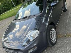 Grau Gebraucht 2015 Fiat Grande Punto Active Kleinwagen | 6.500 €