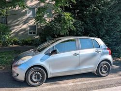 Grau Gebraucht 2007 Toyota Yaris Limousine | 3.200 € (Fairer Preis)