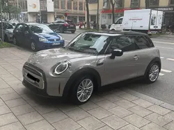 Grau Gebraucht 2023 Mini Cooper Classic Kleinwagen | 25.900 € (Fairer Preis)