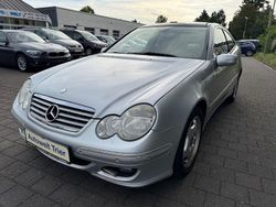 Silber Gebraucht 2008 Mercedes 200 Kleinwagen | 2.290 €