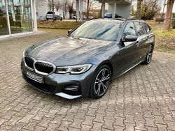 Grau Gebraucht 2021 BMW 330 M Sport Kombi | 31.900 € (Fairer Preis)