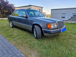 Braun Gebraucht 1993 Mercedes 220 Limousine | 4.500 €