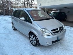 Grau Gebraucht 2005 Opel Meriva Van / Kleinbus | 1.250 € (Fairer Preis)