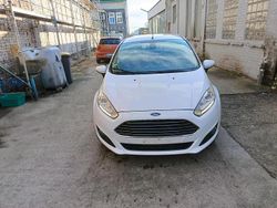 Weiß Gebraucht 2013 Ford Fiesta Limousine | 3.750 € (Fairer Preis)