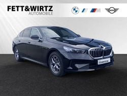 Saphirschwarz metallic Gebraucht 2024 BMW 520 Comfort Edition Limousine | 51.500 € (Guter Preis)