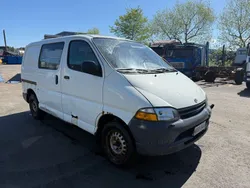 Weiß Gebraucht 1996 Toyota HiAce Van / Kleinbus | 3.900 €