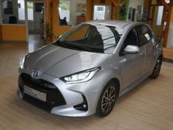 Silber Gebraucht 2021 Toyota Yaris Team Limousine | 18.990 € (Fairer Preis)